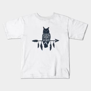 Wisdom Begins In Wonder. Arrow And Owl. Inspirational Quote Kids T-Shirt